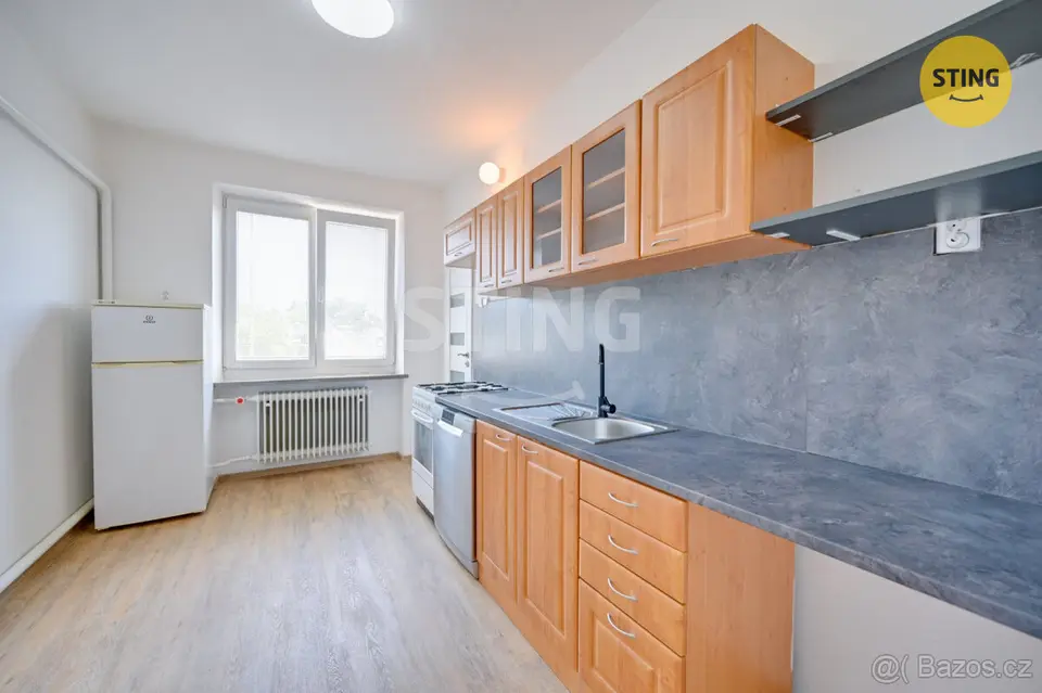 Prodej cihlového bytu 3+1 97 m² s třemi sklepy, balk, 135952