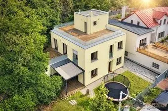 Prodej rodinného domu 260 m², ev.č. 00940