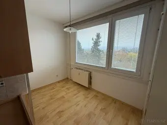 🌳 Slunný byt 2+1, 55 m² s nádherným výhledem do zeleně