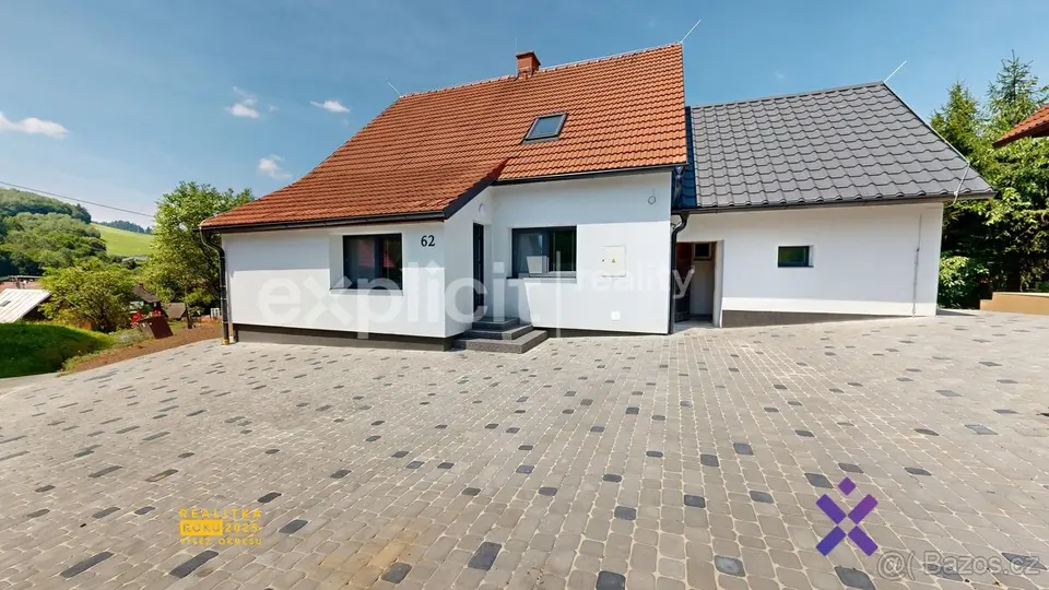 Pronájem kompletně zrekonstruovaného rodinného domu 5+kk se