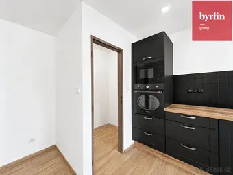Pronájem prostorného bytu 3+1, 112 m², Klimkovice – centrum