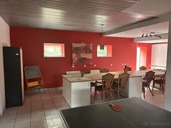 Prodej venkovského sídla se 3 byty a pozemkem 7 966 m² – Viš